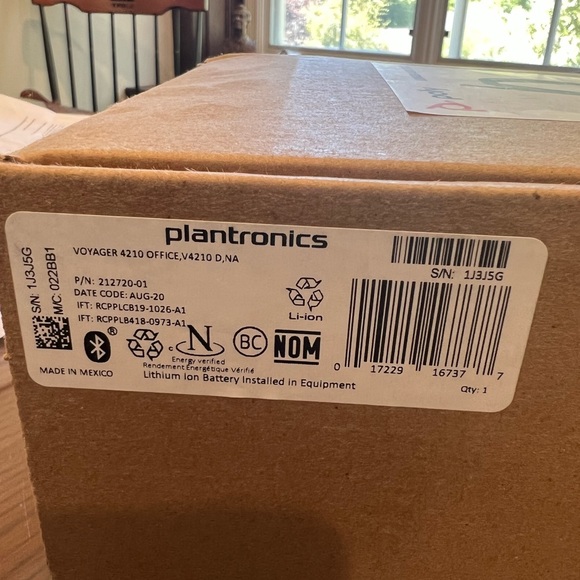 Poly Voyager 4210 Office Wireless Stereo Headset, Over-the-Head, BRAND NEW - Picture 2 of 4